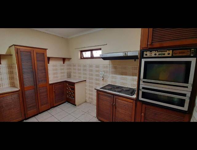 4 BEDROOM HOUSE FOR SALE IN YELLOWWOOD PARK